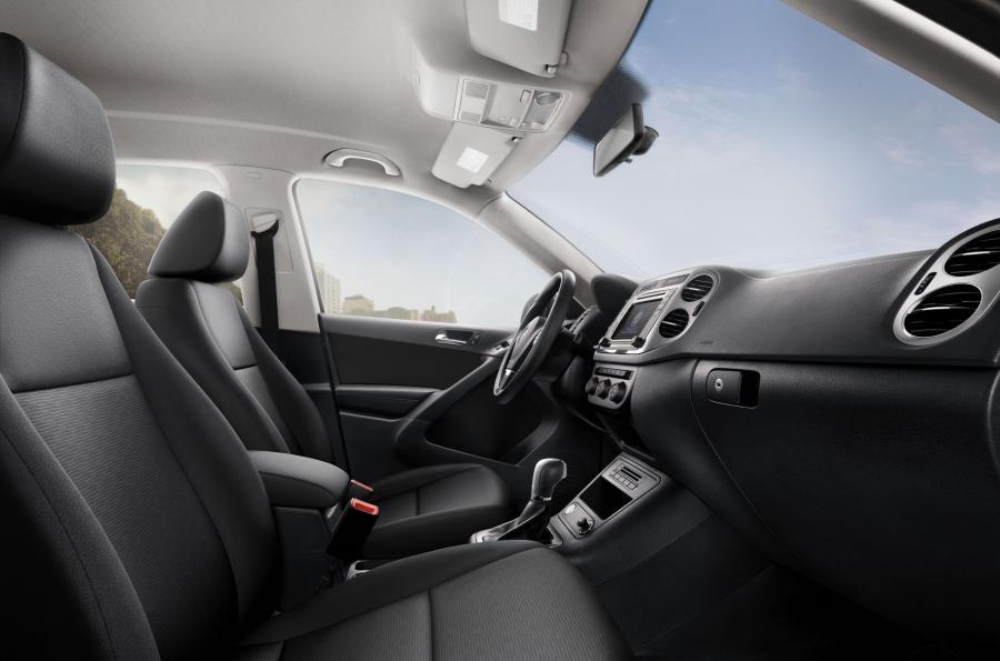 Интерьер Volkswagen Tiguan Limited 2017 года  (NA) (фото 4 из 4)